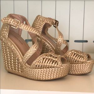 Gold Wedges